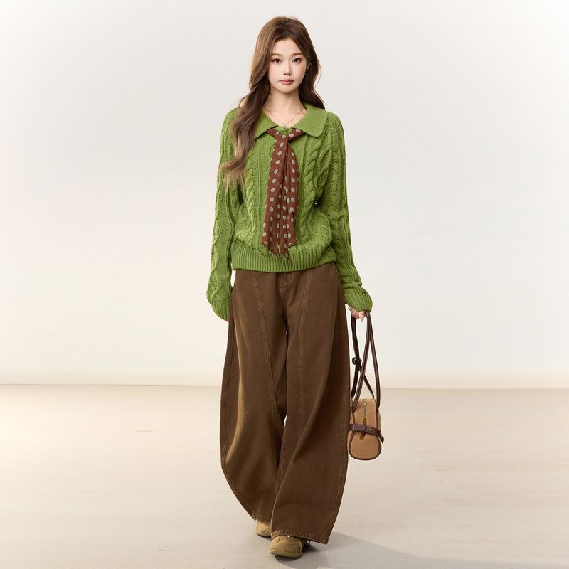 Jiyou Green Sweater Set with a Lazy and High-End Feel, Pullover Knitwear with a Turn-Down Collar, Christmas Top for Women in Winter