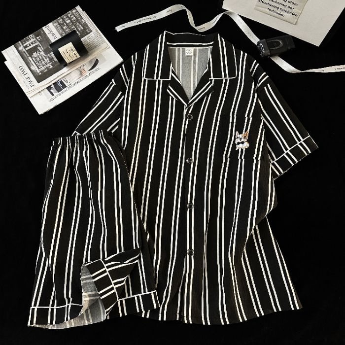 Pijamas de gasa de algodón de estilo explosivo en vivo para hombres de manga corta de verano, los estudiantes de dibujos animados casuales pueden usar trajes de servicio a domicilio