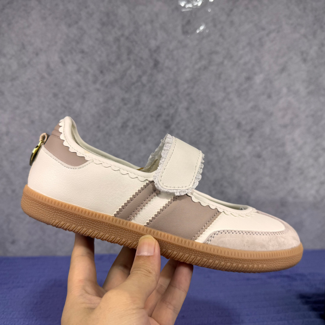 top Fashionable, minimalist, comfortable, and well-fitted M