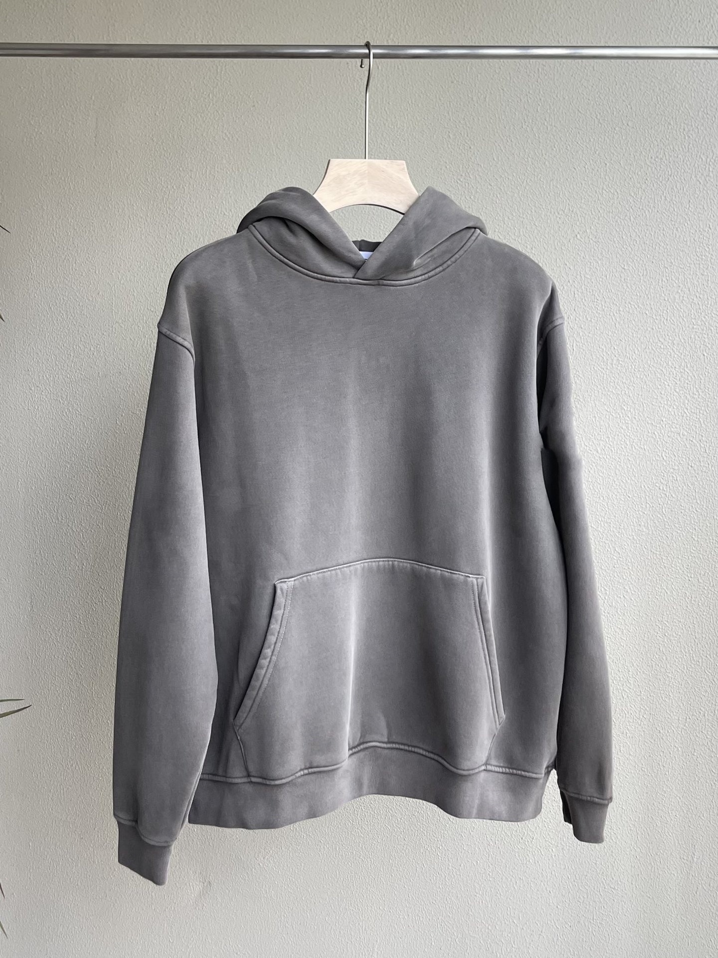 Suéter con capuchona de lana 23SS en otoño e invierno con camisa con capuchona