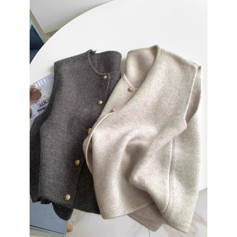 Gentle Style Single-Breasted Metal Buckle Versatile Knit Vest for Women, Suitable for Layering in Spring and Autumn Gentle Style Single-Breasted Metal Buckle Versatile Knit Vest for Women, Suitable for Layering in Spring and Autumn