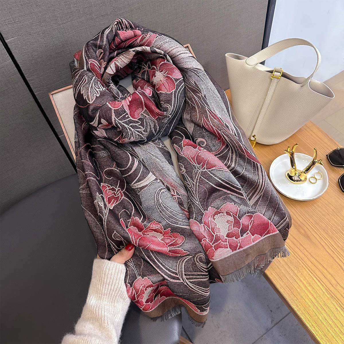 Neue Herbst-/Winterkollektion 2026: Kaschmirschal für Damen, hochwertiges Tragegefühl, luxuriöser, leichter Winter-Cape mit H-Logo, dicker und warmer Halsschmuck_voghion.com