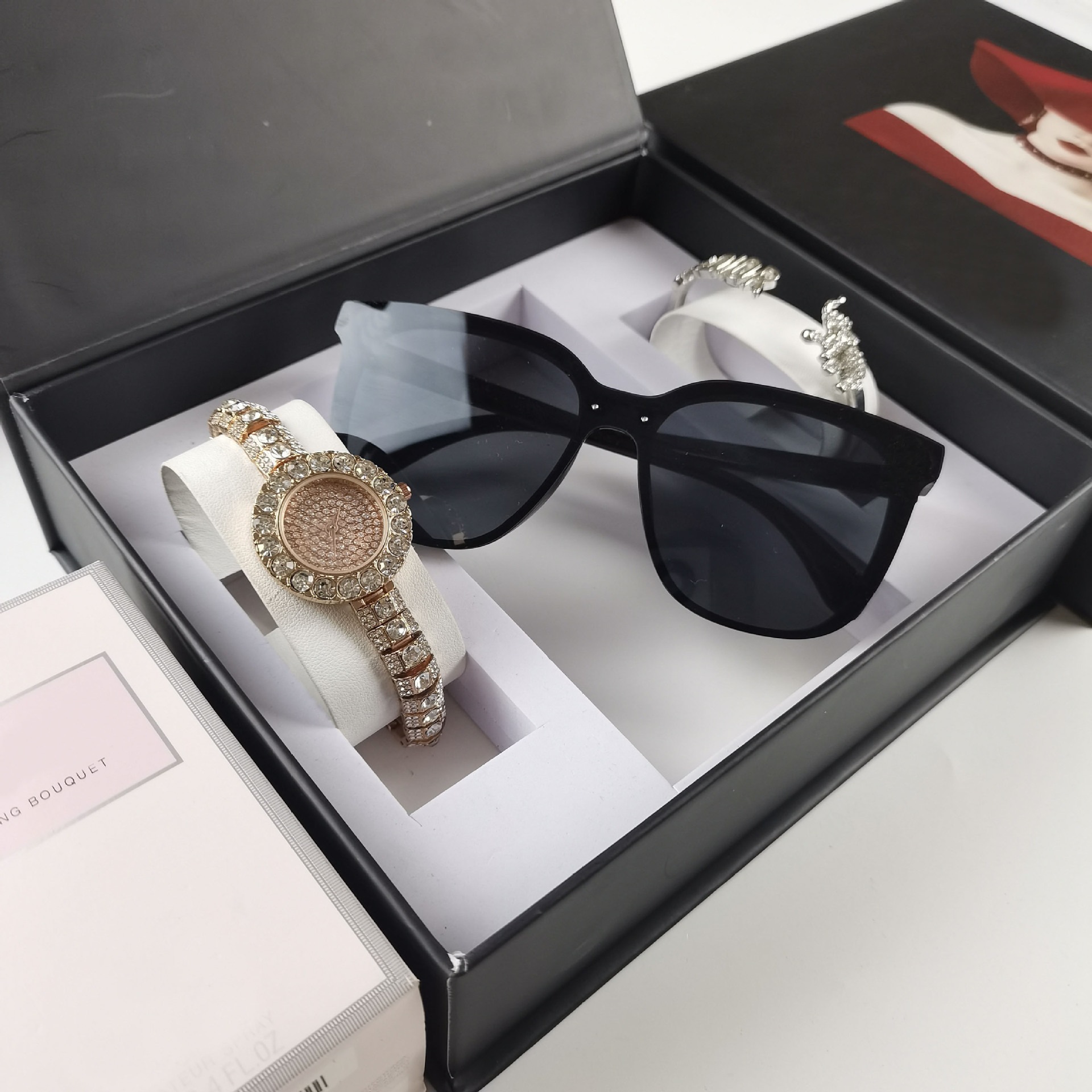 Eyeglass set D bracelet watch yellow