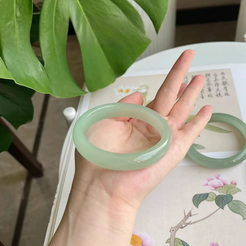 天然晴水色新疆东陵玉葡萄肉绿色玉石手镯厂家批发抖音小红书同款|undefined
