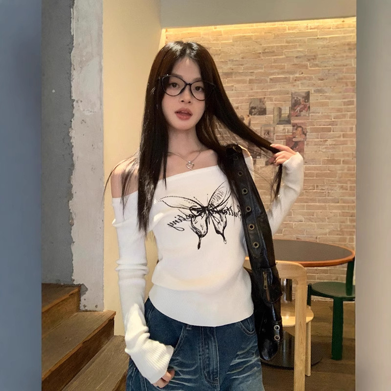 露肩蝴蝶印花打底针织衫女秋冬季新款设计感修身辣妹内搭毛衣上衣
