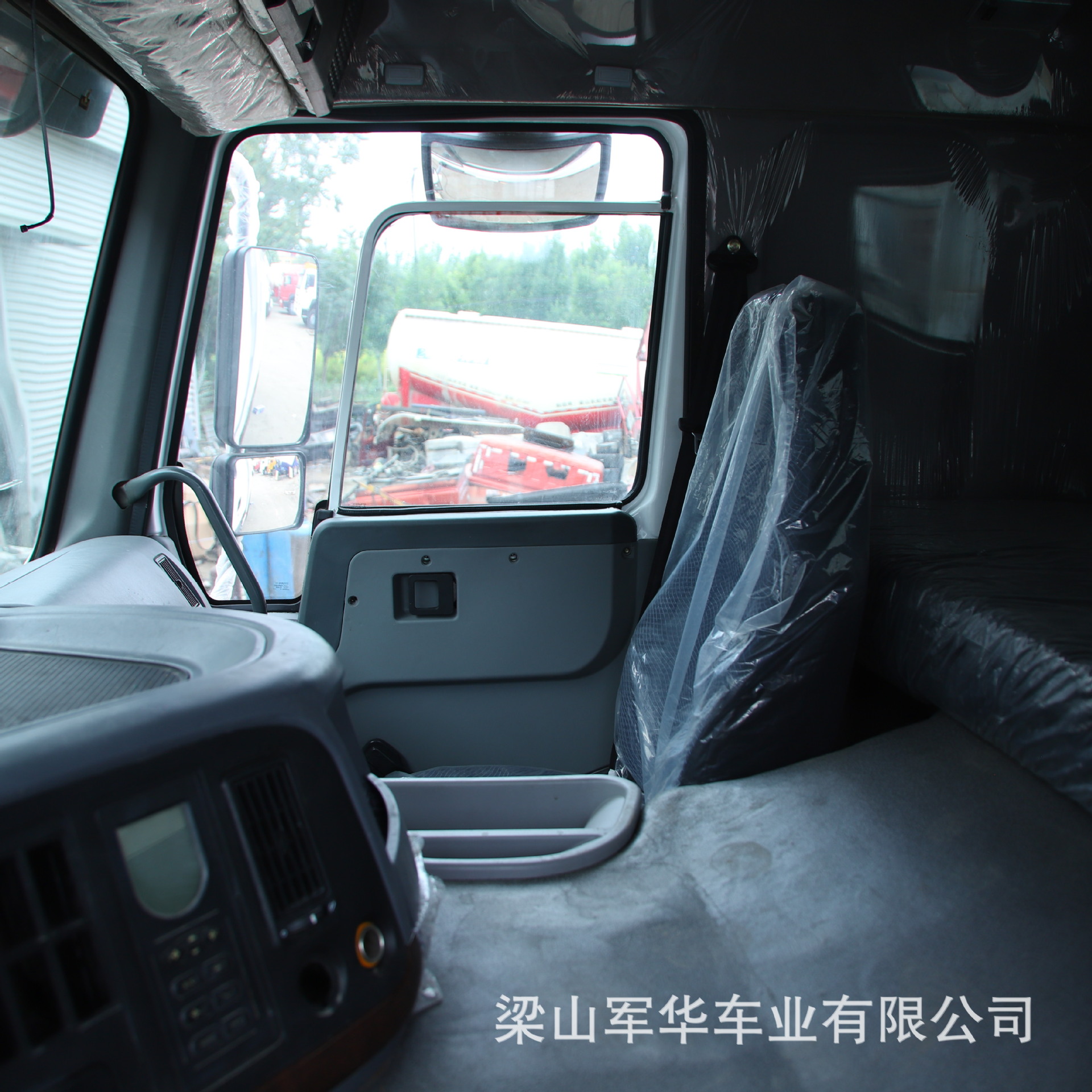 Export model: Sinotruk HOWO 6x4 dump truck, HOWO/dump truck, 375 horsepower sand and gravel transport vehicle