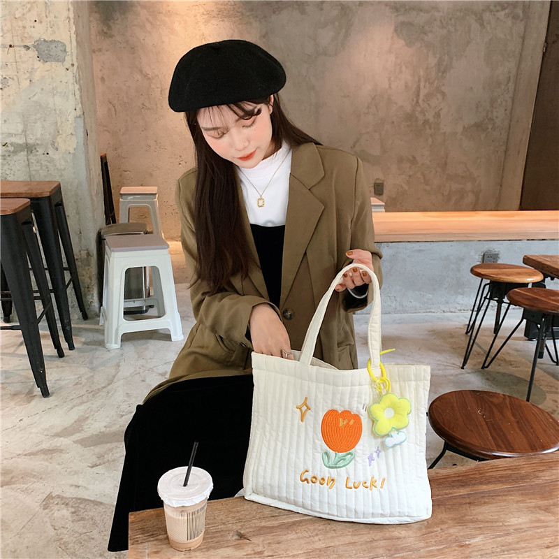 112291 Fresh and delicate quilted embroidered tote bag, a canvas bag for female students' classes, a simple and artistic shopping bag undefined