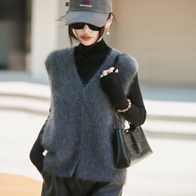 2026 Fall/Winter New Cashmere Wool V-neck Knitted Vest Cardigan Brushed Sleeveless Waistcoat Top 2026 Fall/Winter New Cashmere Wool V-neck Knitted Vest Cardigan Brushed Sleeveless Waistcoat Top
