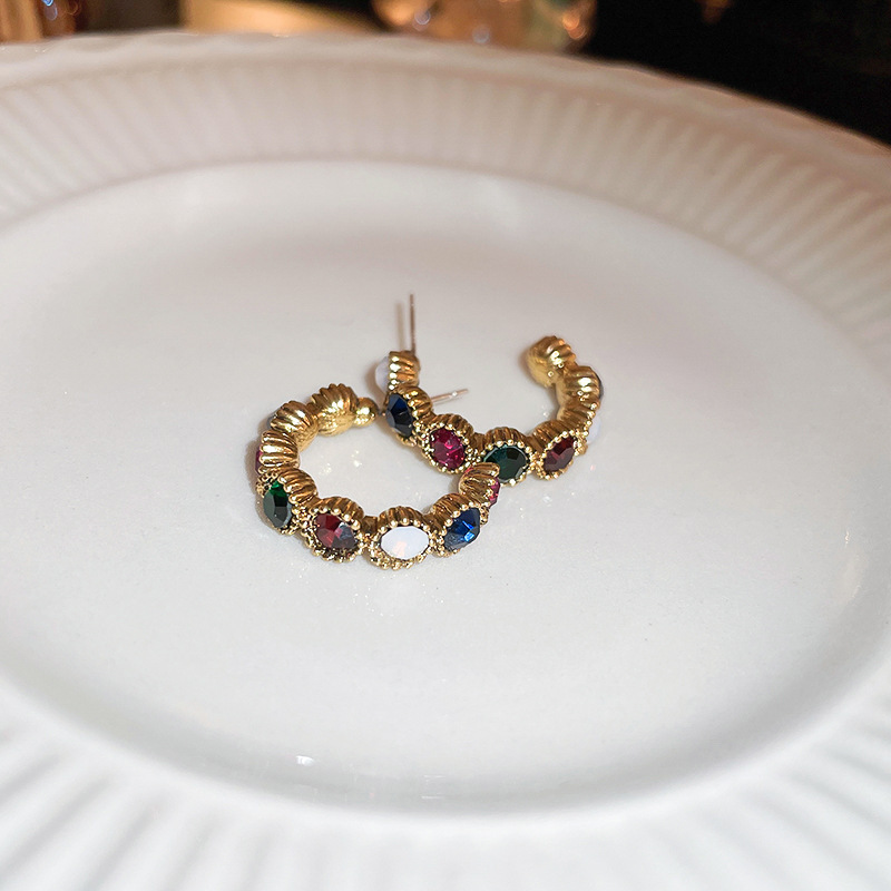Retro C Shape Copper Inlay Rhinestones Ear Studs 1 Pair