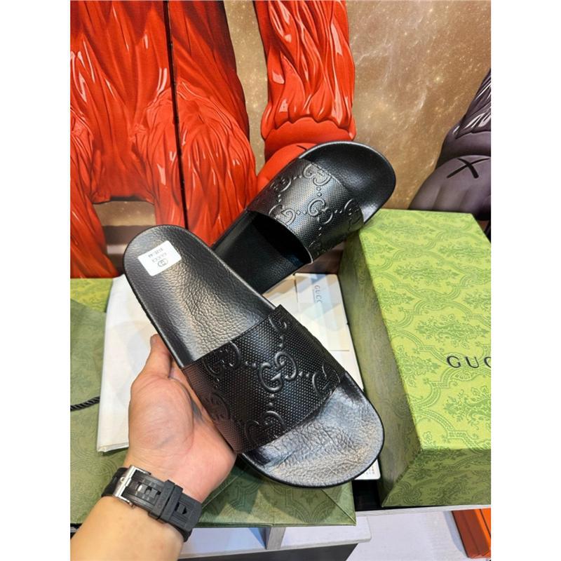 Zapatillas de pareja de moda europea y americana para hombres y mujeres, ropa exterior coreana, moda de personalidad universal, zapatillas frías caseras caseras ociosas.
