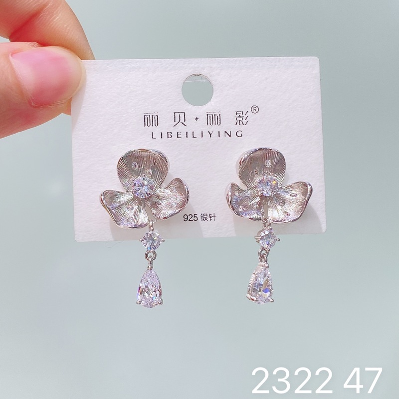 丽贝丽影欧美时尚大气重属个性冷淡风花朵几何耳环小众高级感耳饰|undefined