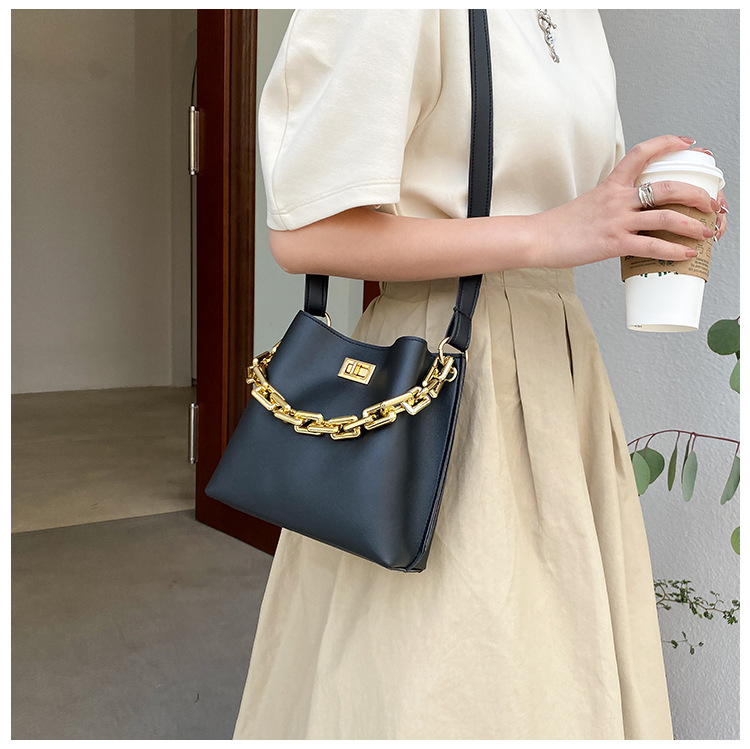 Fashion Solid Color Thick Chain Shoulder Messenger Portable Bag Wholesale display picture 18