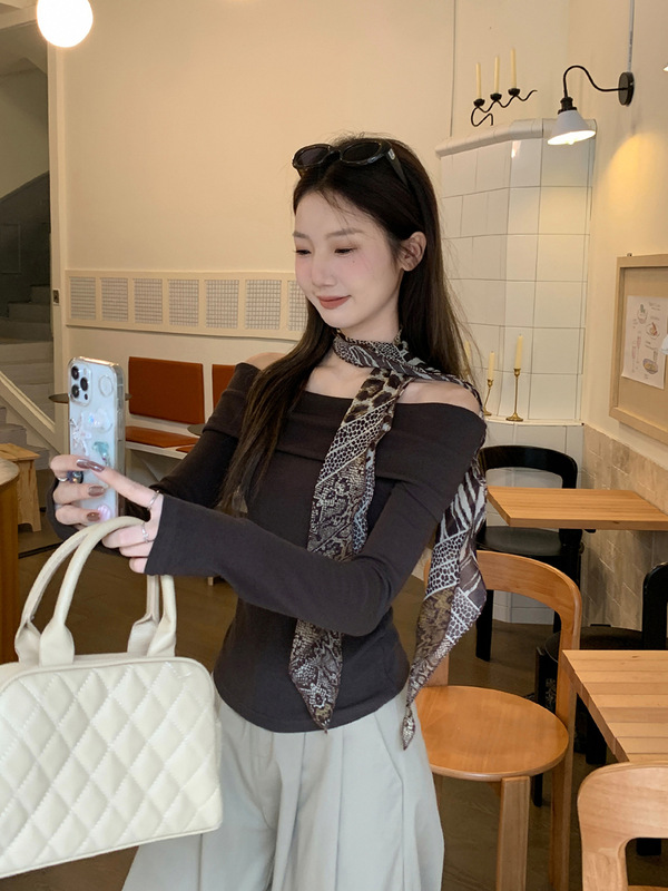 设计感早秋穿搭一字领露肩长袖T恤女2025新款打底衫修身显瘦上衣|undefined