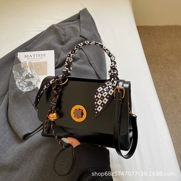 Black pendant