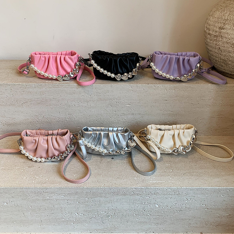 Nuevo bolso para niños, bolso de niña perla de amor fresco y dulce, mini bolso de mensajero para bebé plisado de estilo occidental
