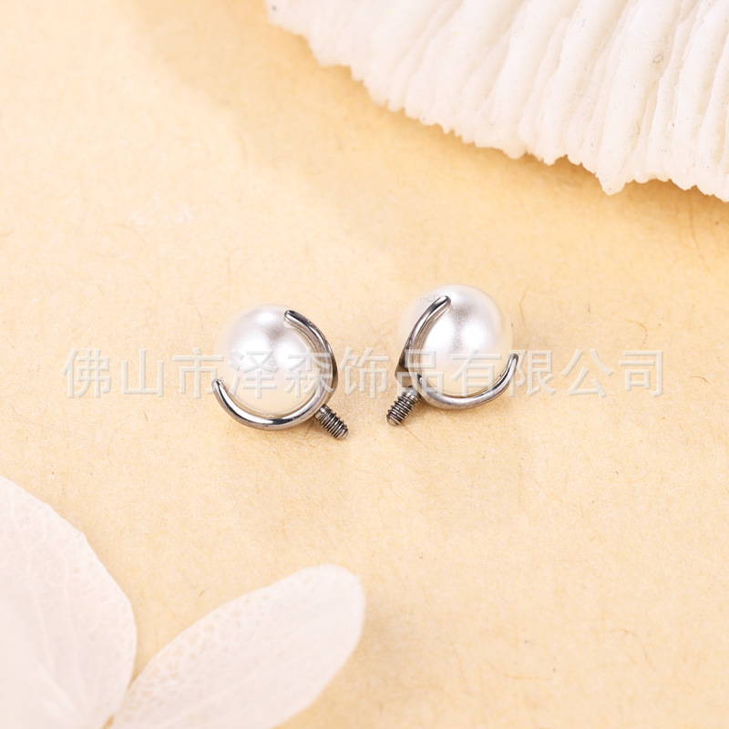 Silver pointed spike labret stud material detail