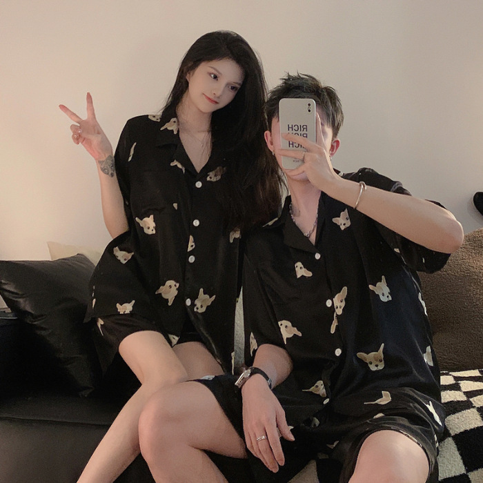 Pajamas de pareja de mangas cortas para mujeres de verano seda suave encantadora caricatura para hombres seda delgada alta sensación set de ropa para el hogar