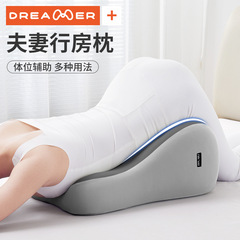 夢を知っている人は部屋の枕の性生活を行います。