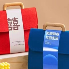 小紅書で人気の木製ハンドル付きフェルトバッグ、広告宣伝用ギフトバッグ、ビジネスファッションギフト、カスタムメイド