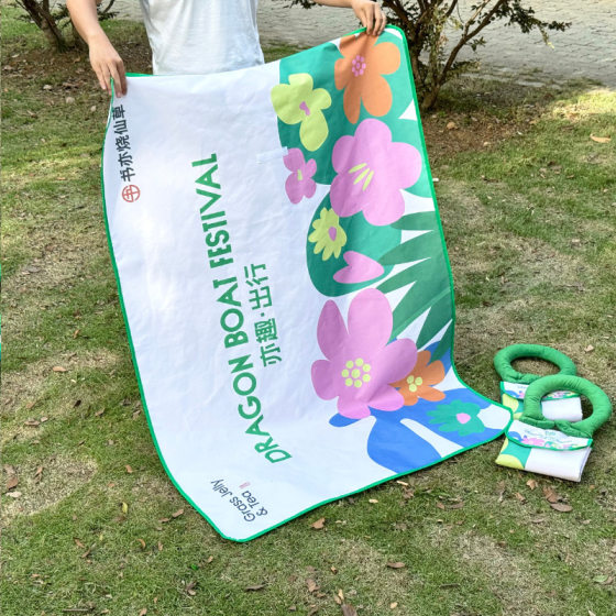 Foldable moisture-proof mat outdoor portable waterproof picnic cloth spring outing cushion ins style cartoon PVC picnic mat customization
