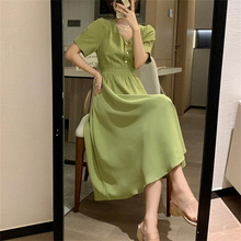 茶歇法式v領牛油果綠連衣裙女夏季設計感小眾氣質收腰系帶a字長裙