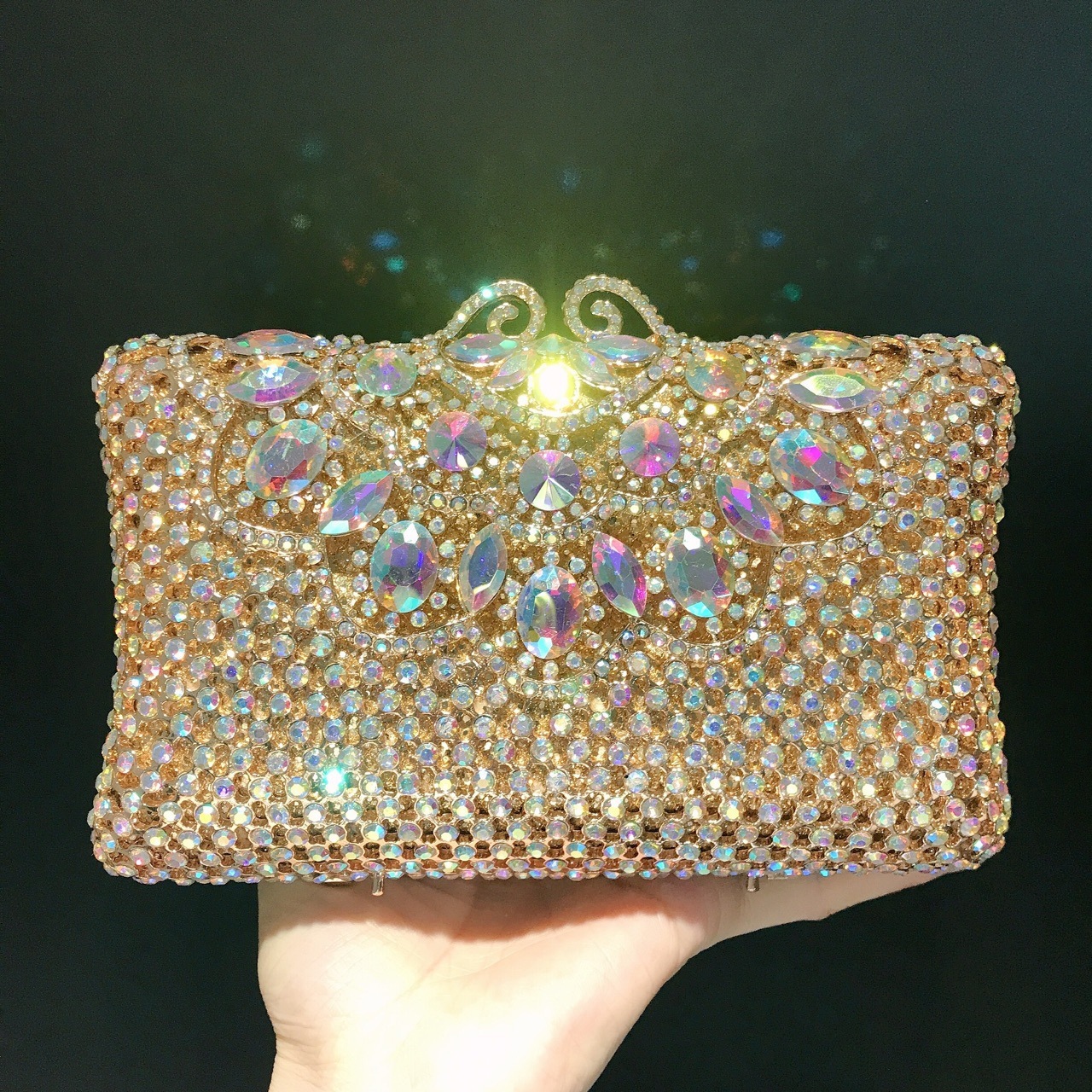 * Cross-border nuevo metal hueco hecho a mano bolsas de diamantes de mano bolsas de diamantes de mujer nuevo embrague de diamantes