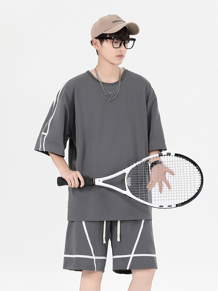 Fábrica de fuente personalizable logotipo de verano niño cuello redondo suelto camiseta de manga corta pantalones cortos trajes deportivos casuales para hombres