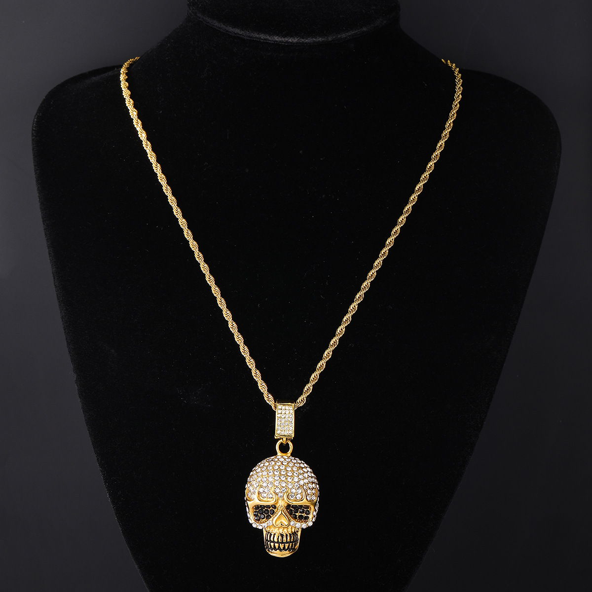 Halloween Skull Necklace with Unique Design Alloy Diamond Pendant Personalized Party Hip Hop Cuba Yiwu Accessories_voghion.com