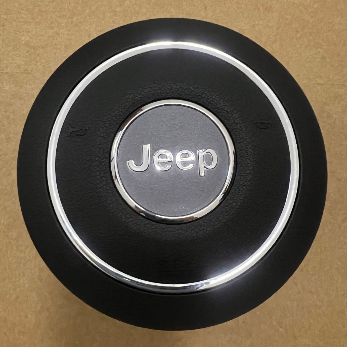 Suitable for Jeep Compass, Wrangler, Grand Cherokee, Liberty steering wheel cover and horn cover plastic