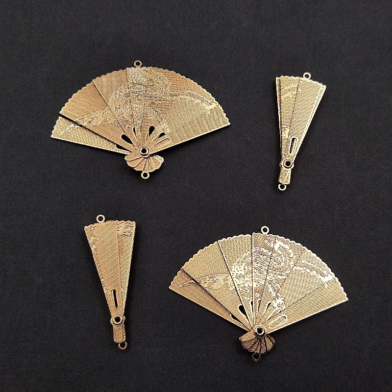 Retro small foldable copper pendant