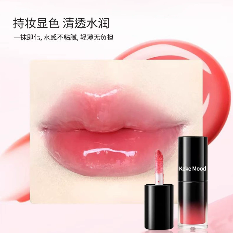 Glossy lip gloss, mirror effect, plump lips effect