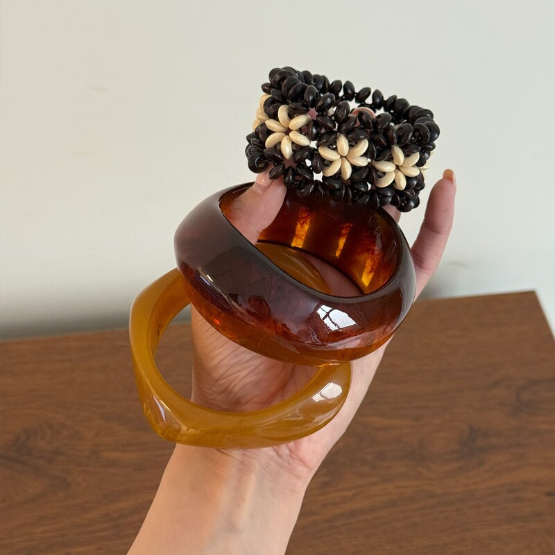 Bohemian ethnic style elastic wooden bead flower bracelet for women, wide version, niche and extremely stylish, suitable for layering, trendy wrist accessory