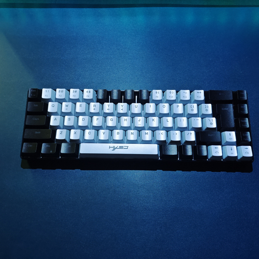 2023 Nieuwe gamingfilm 68 toetsen Kabelscheiding RGB-achtergrondverlichting Multifunctioneel bedraad toetsenbord_voghion.com