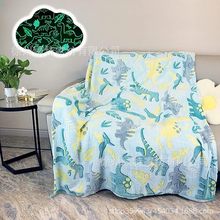 跨境代发法兰绒毛毯夜光毯子蓝恐龙幼儿园宝宝法兰绒办公室午睡毯