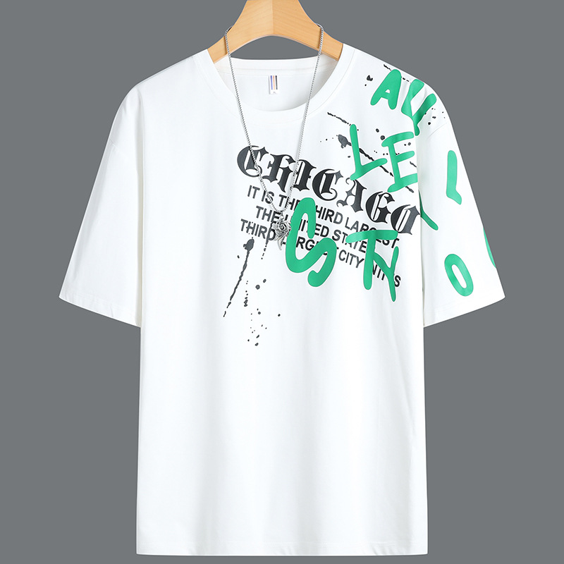 Camiseta de manga corta elegante para hombre, nuevo diseño estampado moderno, corte holgado para adolescentes, marca de moda de verano, top de media manga estilo ins para hombre.