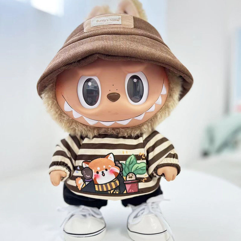 줄무늬 시바 셔츠 + 검은색 바지 + 흰색 캔버스 신발 + 토끼 갈색 모자