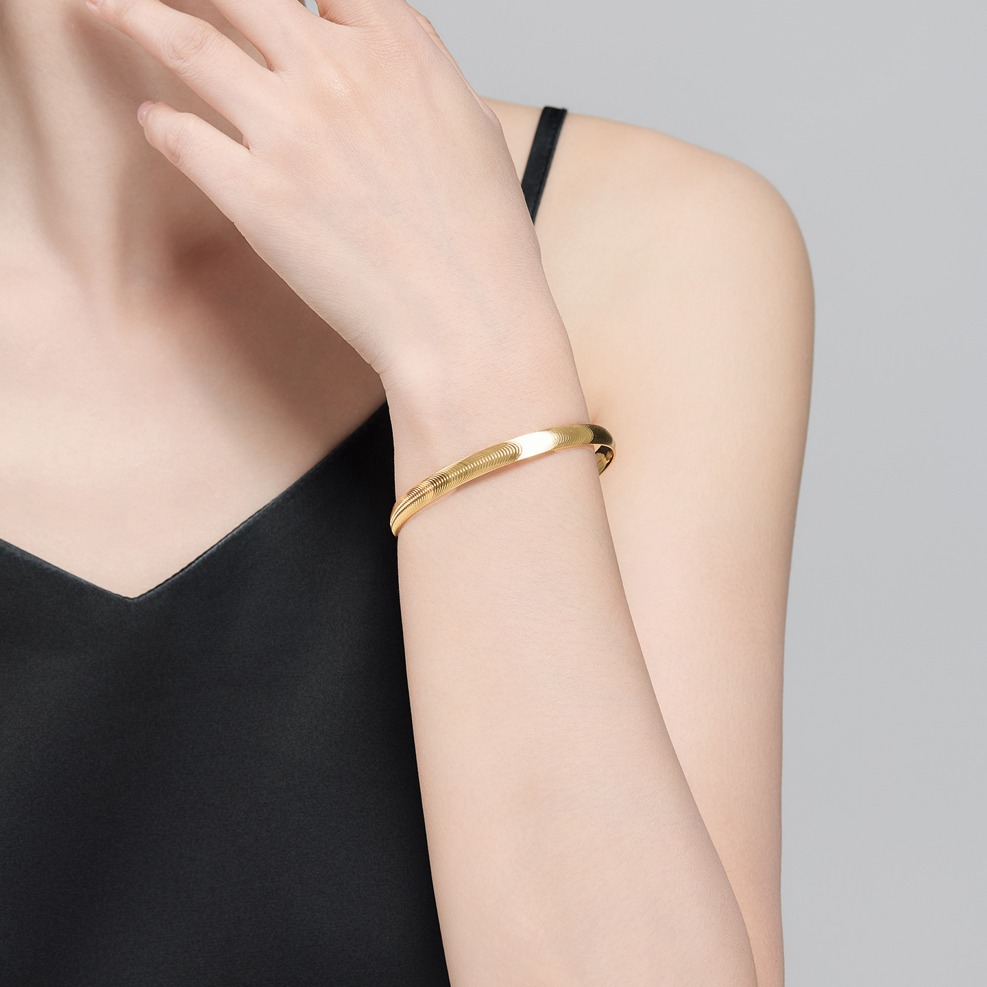 Xuping europa y americana aleación de cobre transfronteriza chapado 24k color pulsera simple fluir patrón de ojo de gato nuevo estilo chino imitación de joyas de oro
