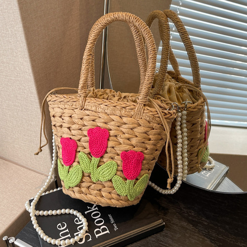 This year, niche-design straw woven bags are trending—'s latest women's bag collection features a chic Korean-style crossbody bag and a stylish hand-held bucket tote.