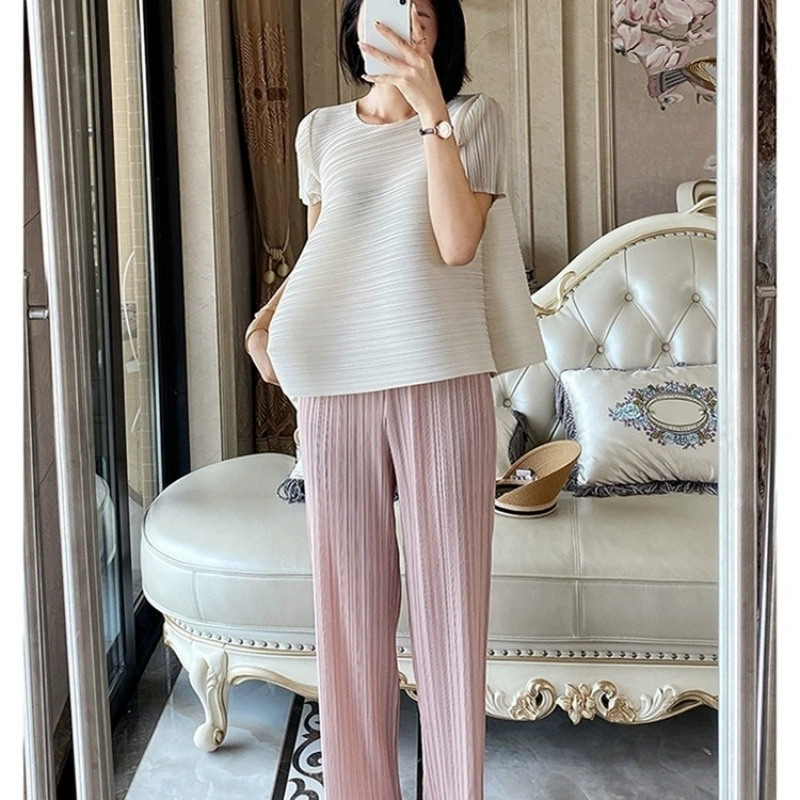 Летний стиль 2025 года: стильная асимметричная повседневная модная футболка с красивым скошенным краем и коротким рукавом, прямые поставки