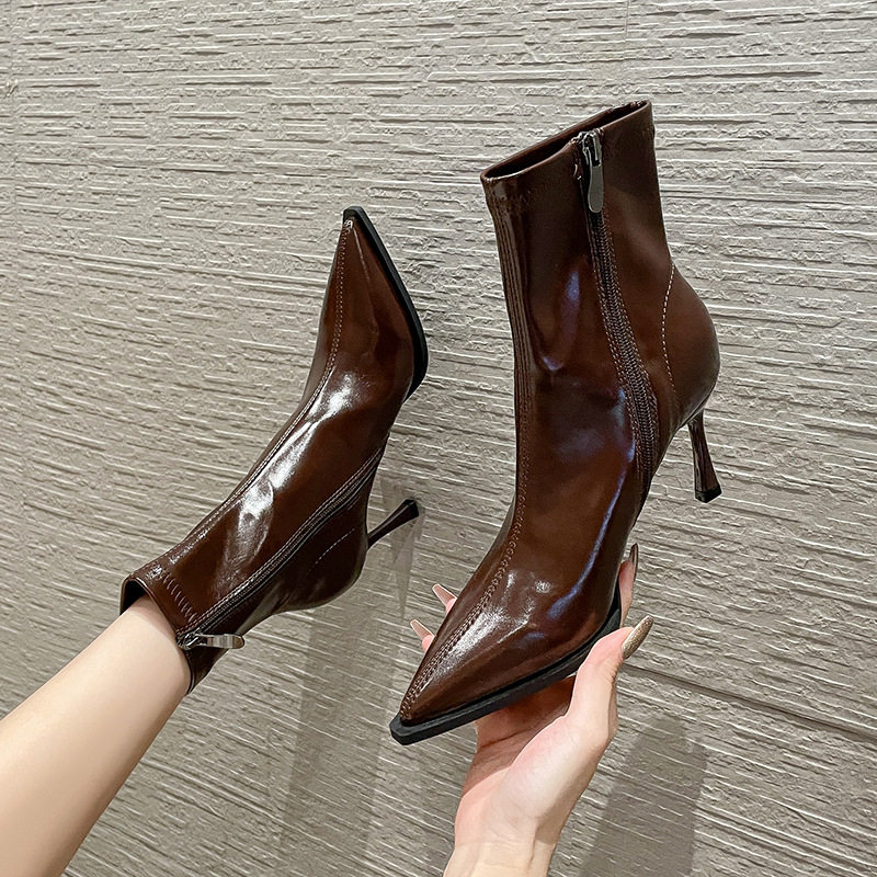 Bốt ngắn nữ mũi nhọn gót cao 6–8 cm chất liệu co giãn ôm chân, khóa kéo bên — Màu nâu, Màu nâu lót nhung, Màu trắng be, Màu đen