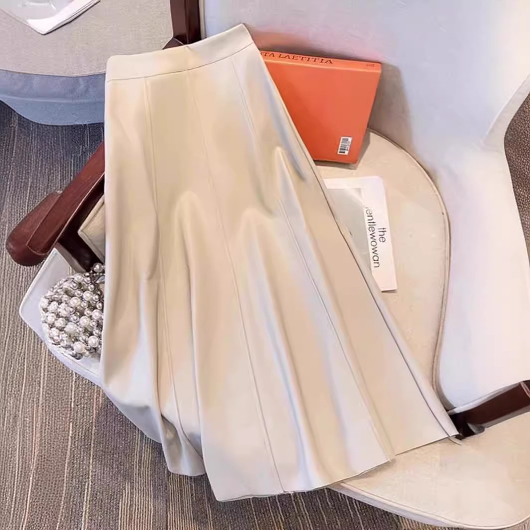 Long demi-season fitted skirt for leisure