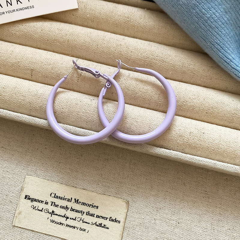 Pendientes de anillo redondo lisante de aguja de plata Pendientes de dopamina de temperamento de nicho femenino Pendientes femeninos Joyas de sentido avanzado de nicho