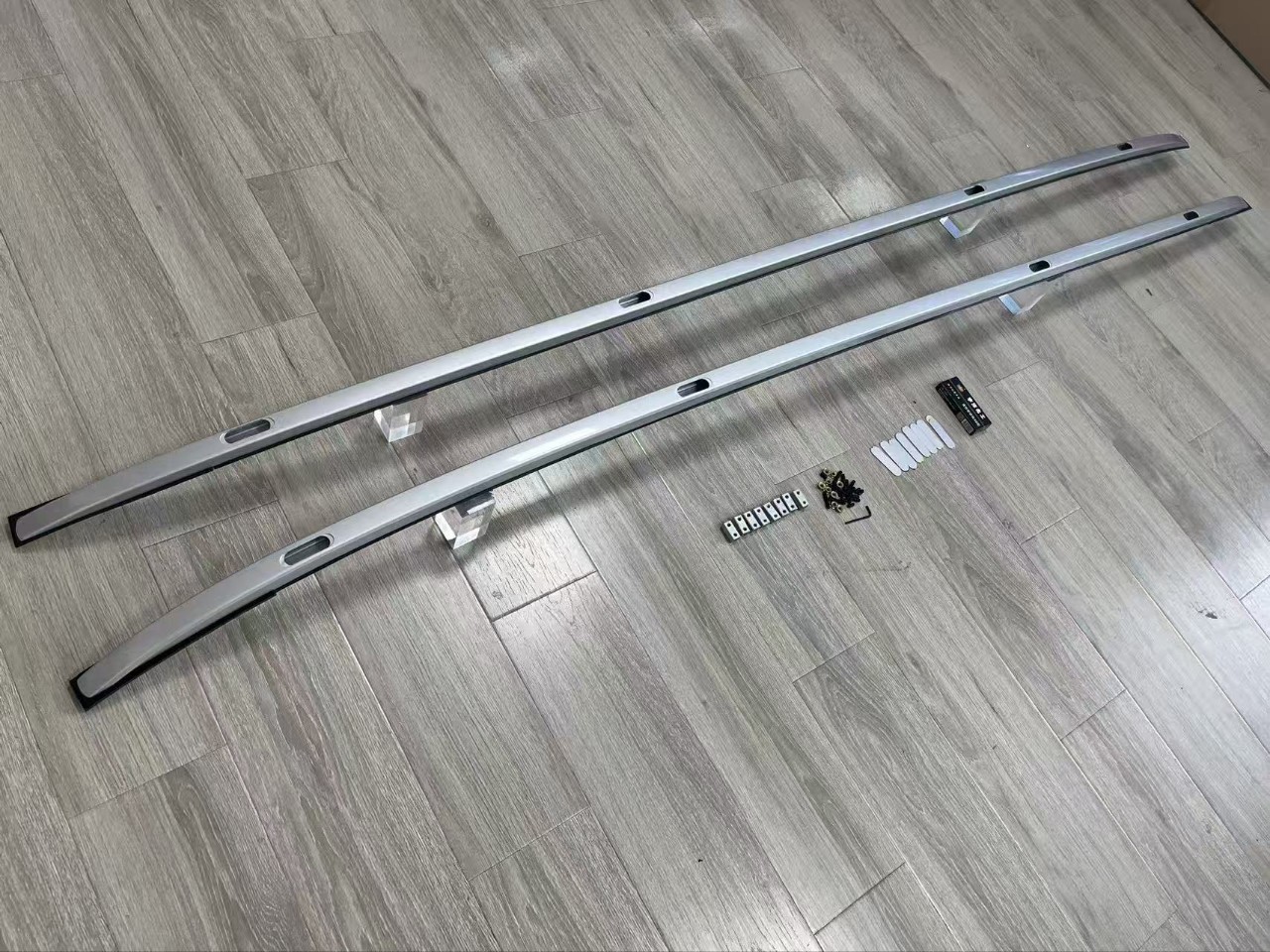 Suitable for Wuling Starlight 730 luggage rack, aluminum alloy material screw bracket, screw-mounted travel rack