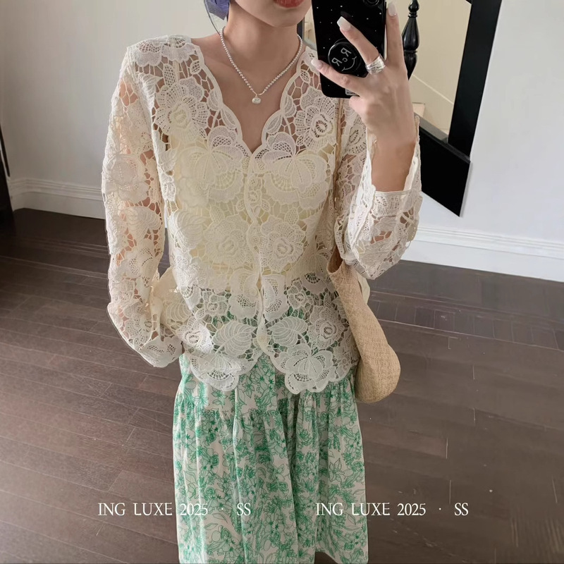 Big Sale Non-Returnable and Exquisite V Neck Cut Out Loose Slimming Look Elegant Age-Reducing Versatile Lace Shirt Women's Spring Shirt