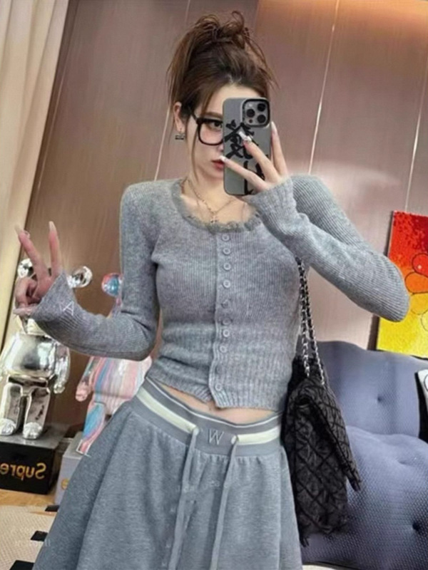 灰色V领蕾丝内搭打底衫女秋季2025新款针织衫短款上衣设计感小众|undefined