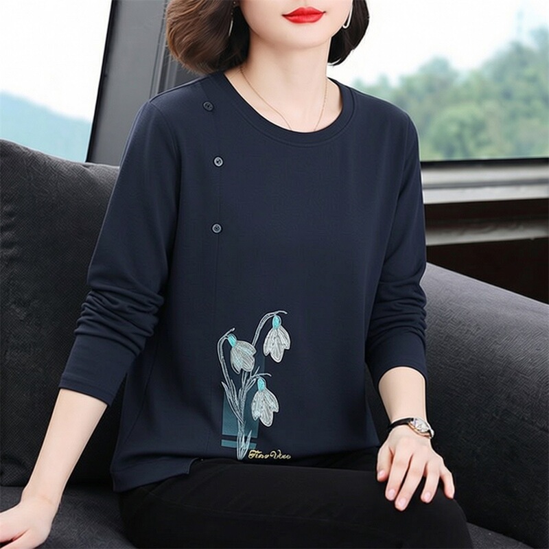 Stylish middle-aged and elderly women's pure cotton long-sleeve T-shirt in navy blue with embroidery, slimming and flattering, suitable for mothers in spring and autumn Stylish middle-aged and elderly women's pure cotton long-sleeve T-shirt in navy blue with embroidery, slimming and flattering, suitable for mothers in spring and autumn