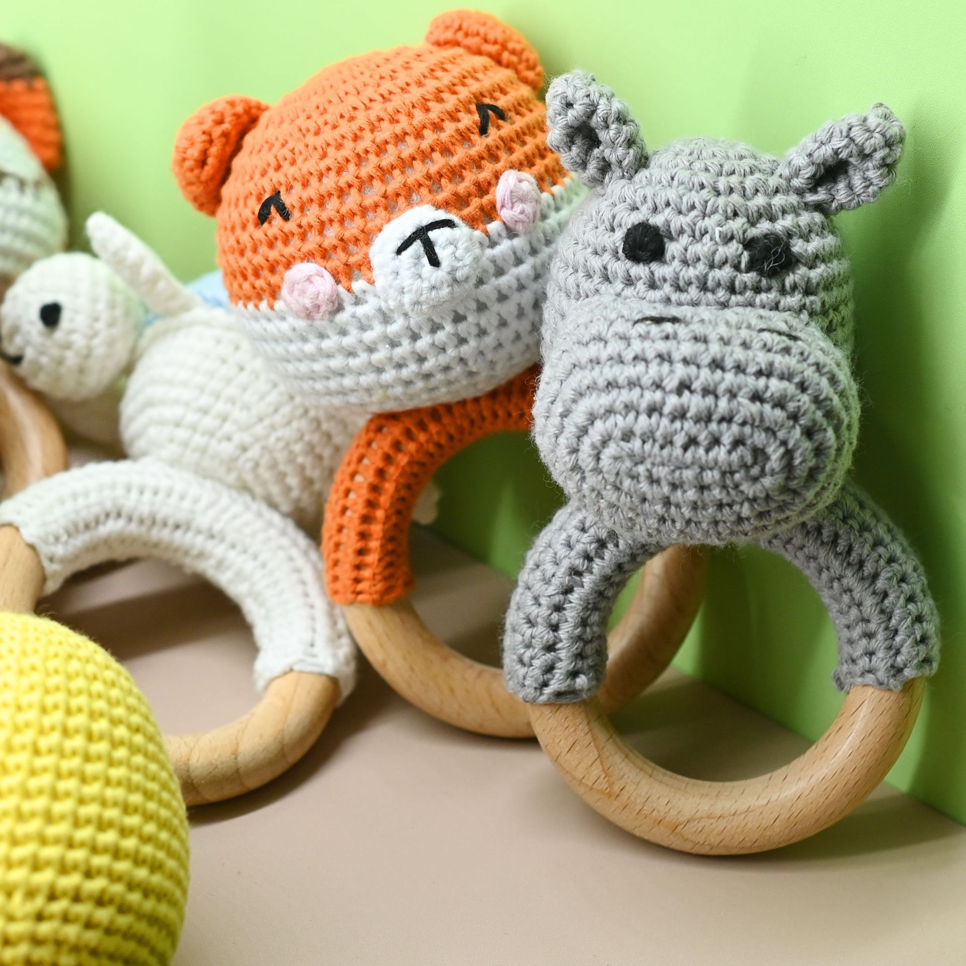 Productos para bebés círculos de haya para bebés, bebés creativos, manos tranquilizadoras, cuentas, ganchillo de animales, campanas
