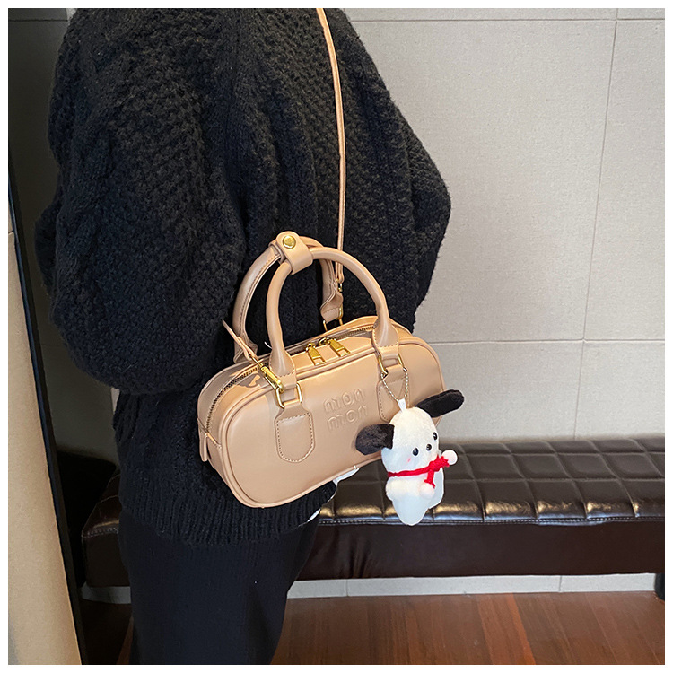 Nuova borsa piccola retrò con design di nicchia, borsa da donna di fascia alta, borsa a tracolla singola con accessori appesi, borsa piccola portatile elegante_voghion.com