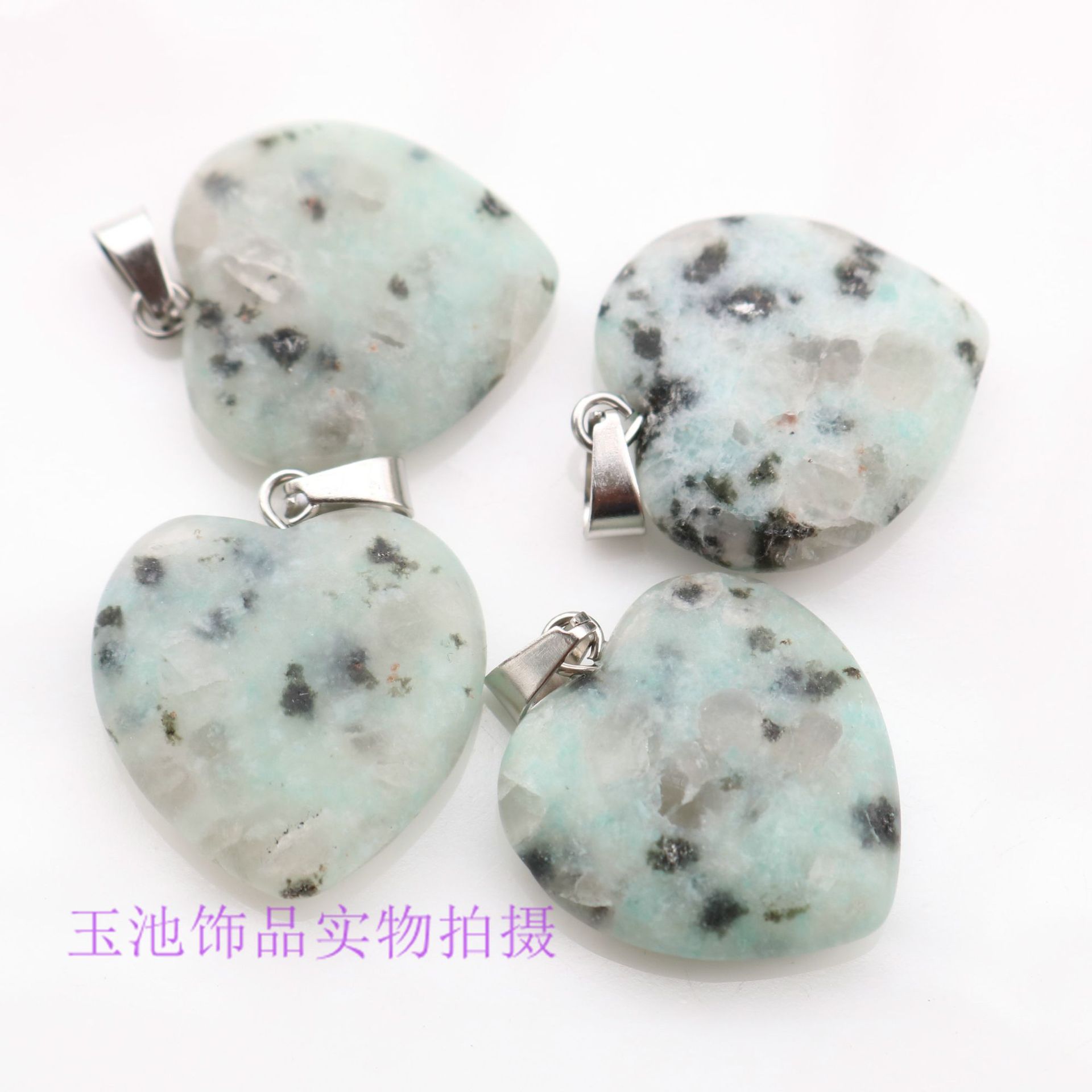 Venta transfronteriza de amor amor amor amoroso colgante verde Dongling pequeño corazón de melocotón colgante orejas accesorios diy