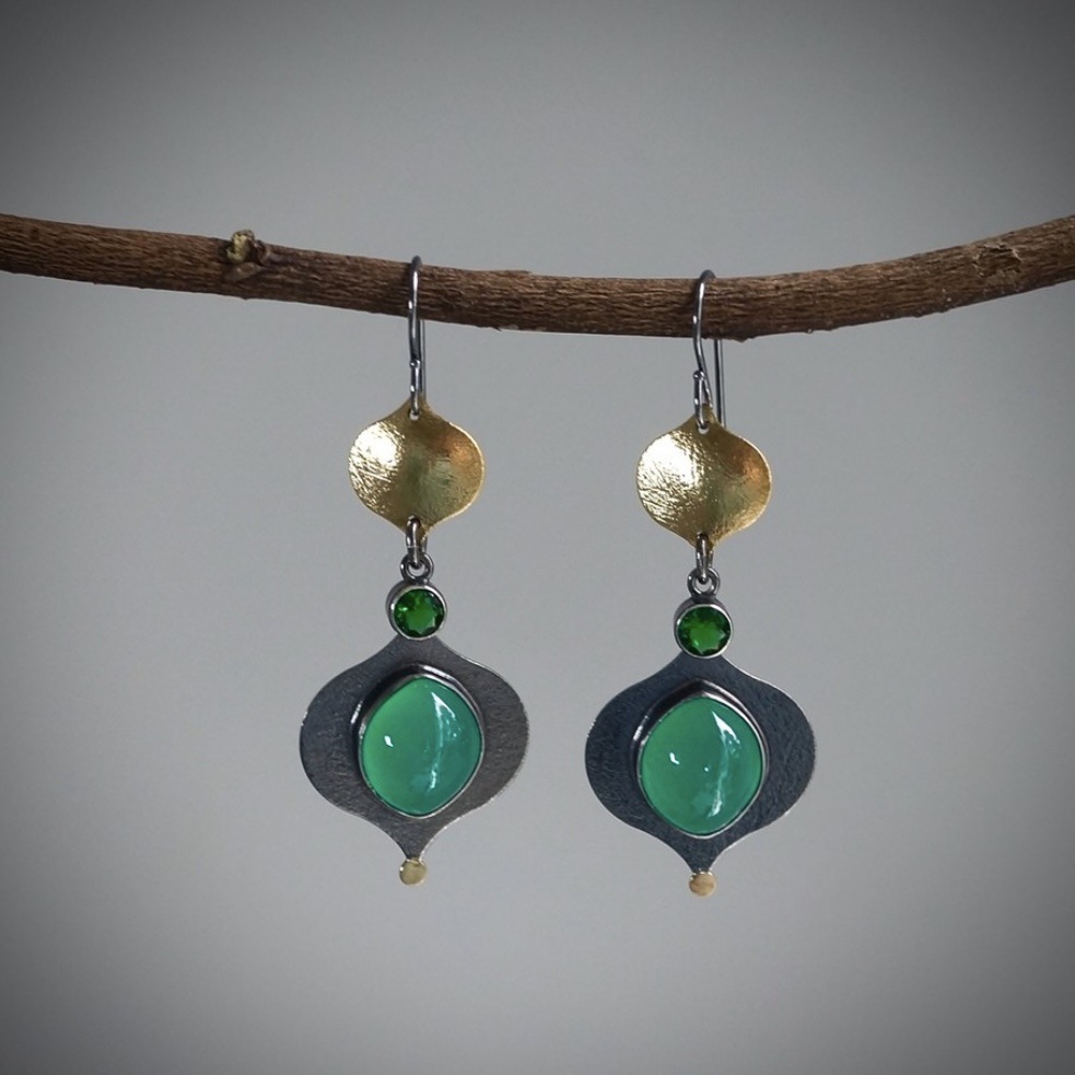 Sanjie Environmental Protection Alloy Cross-Border New Gun Black Gold-Plated Two-Color Earrings Gourd-Shaped Emerald Women's Earrings Manufacturer